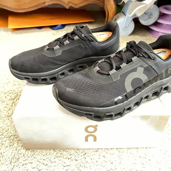 $229 Authentic ON Swiss Engineering Cloud 5 Waterproof Black Sneakers Sz.10.5